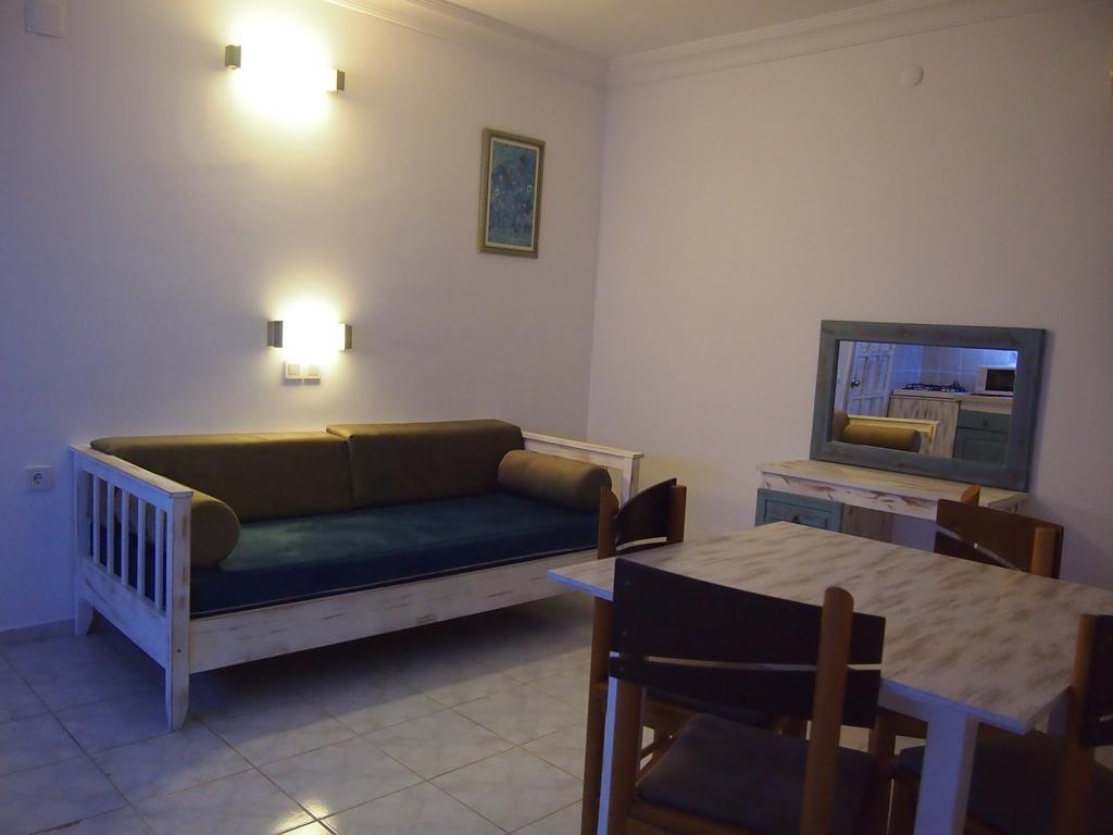 フェティエ Ozcem Apartアパートホテル 部屋 写真